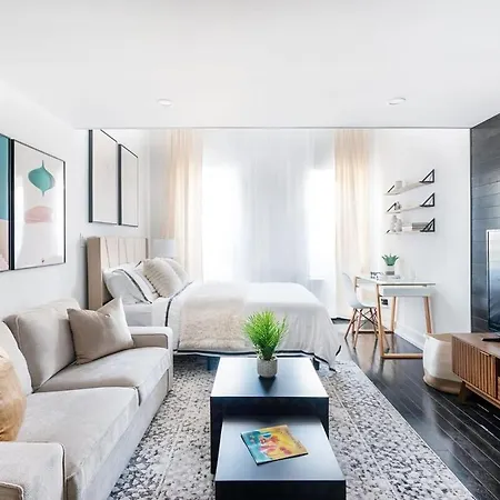 444-5C Newly Renovated Studio Midtown West W&D